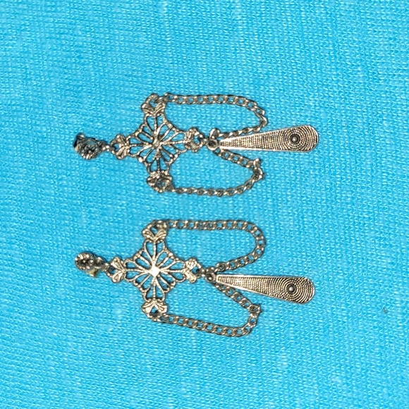 Vintage silver toned earrings - Picture 2 of 3